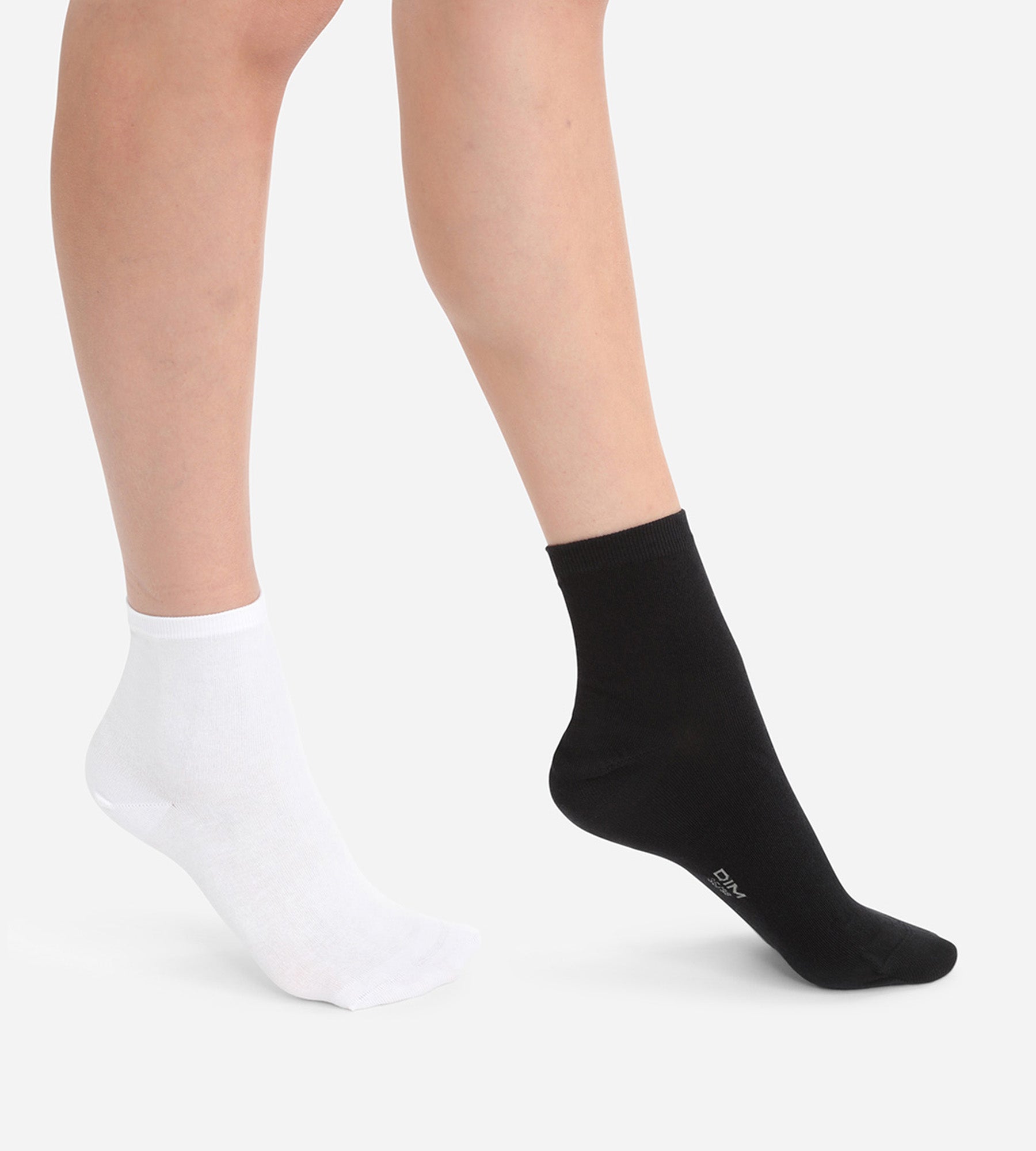 DIM Pack of 2 pairs of white and black cotton sock liners