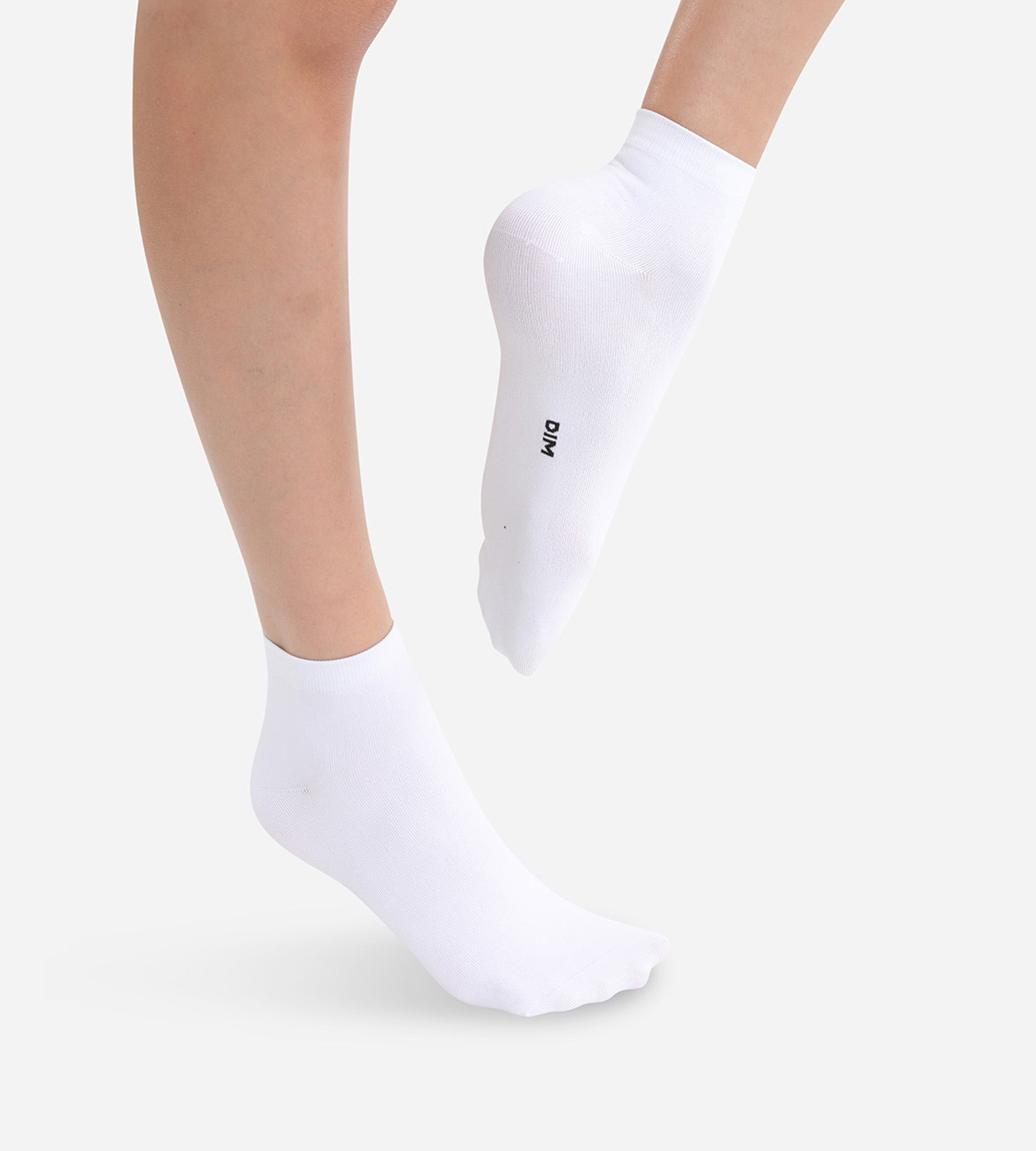 DIM Pack of 2 pairs of women’s second skin ankle socks in white
