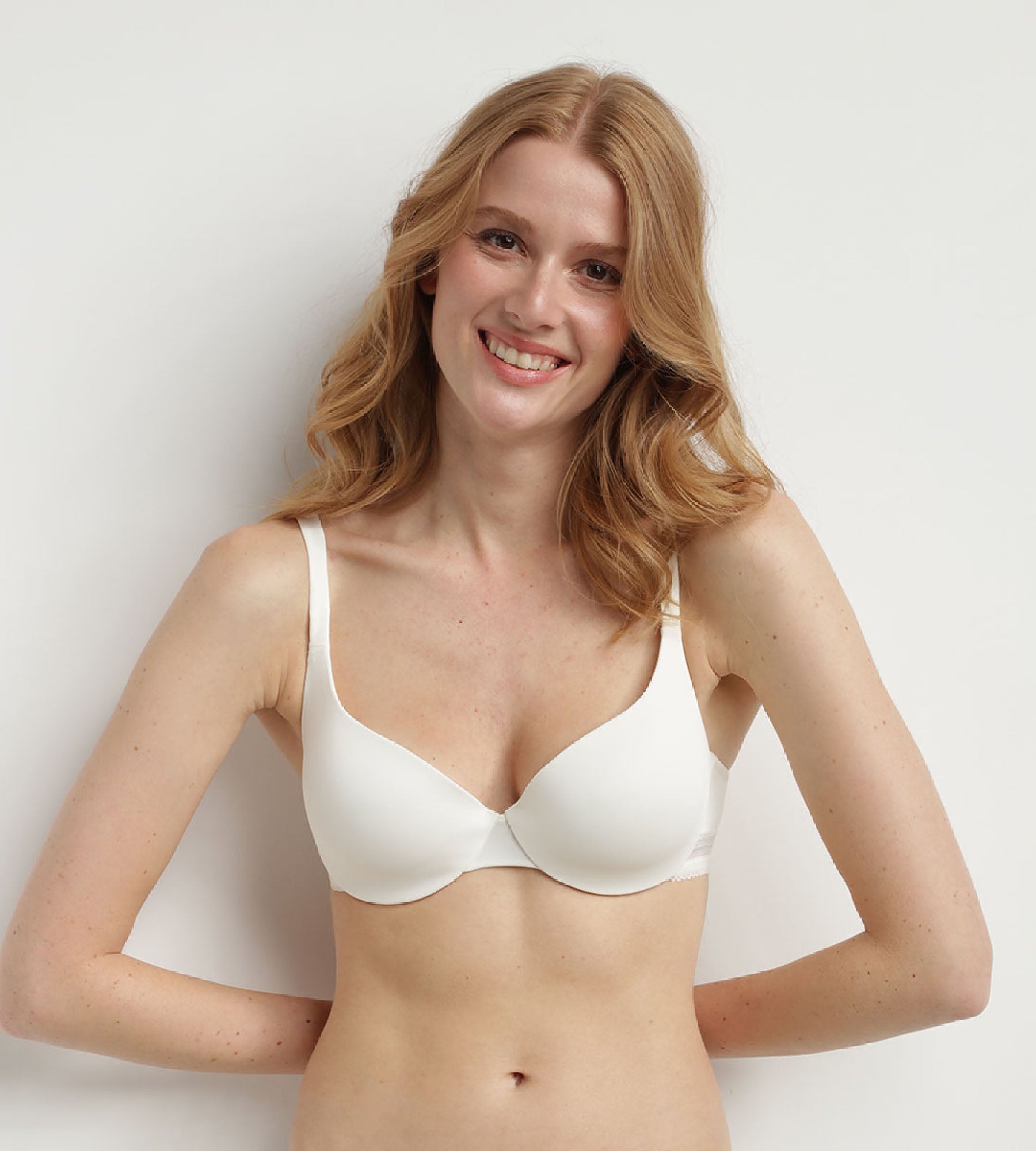 DIM Dim InvisiFit pearl padded balconette bra