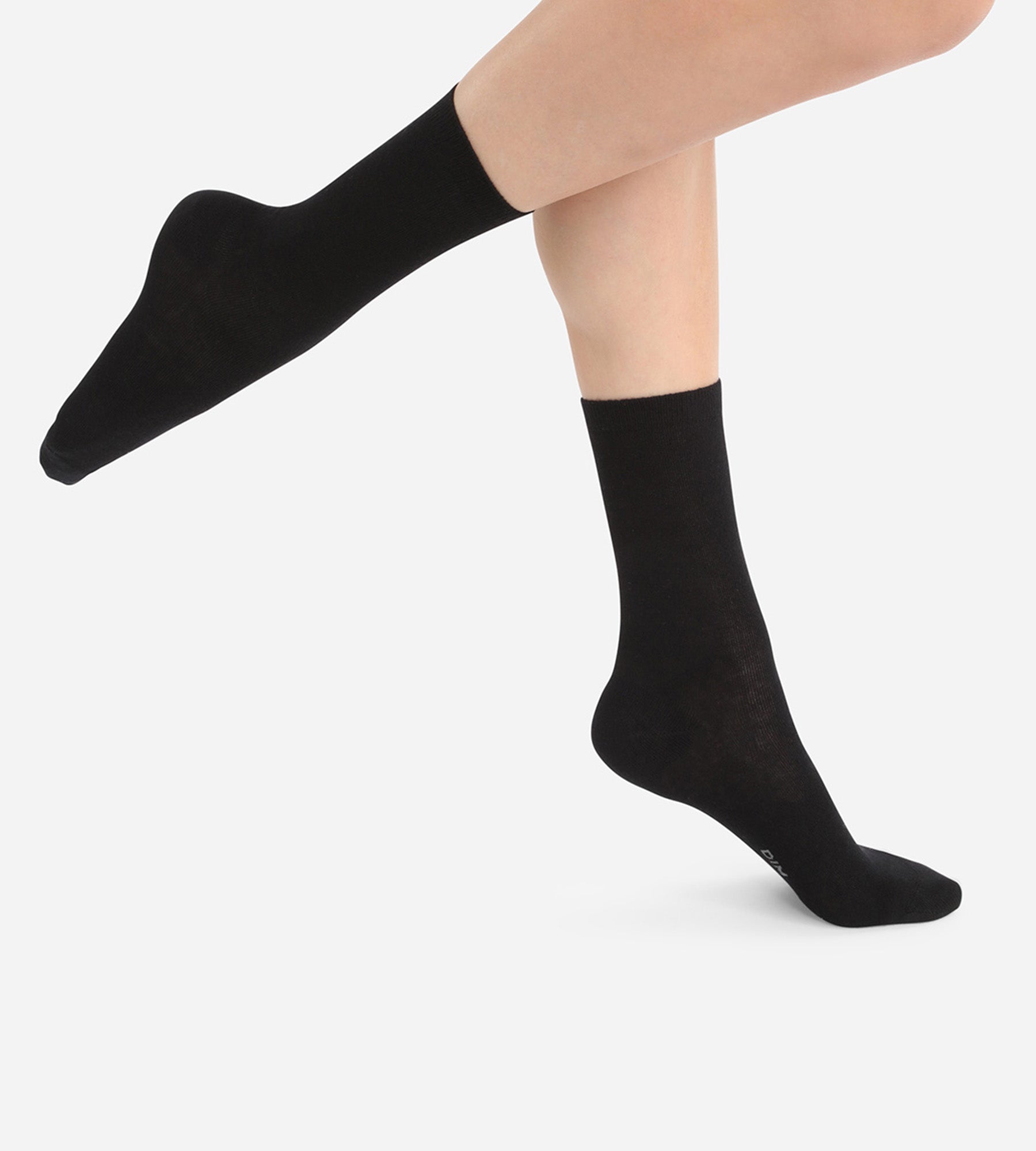 DIM Plain black socks in soft wool for women