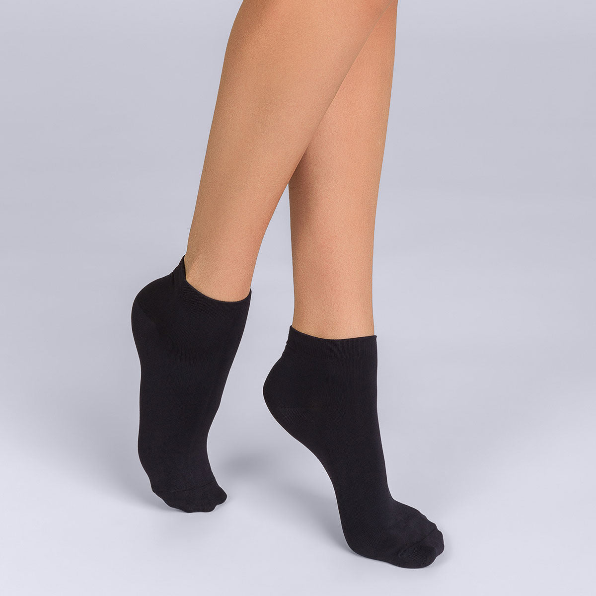 DIM Pack of 2 pairs of black Skin sock liners for women