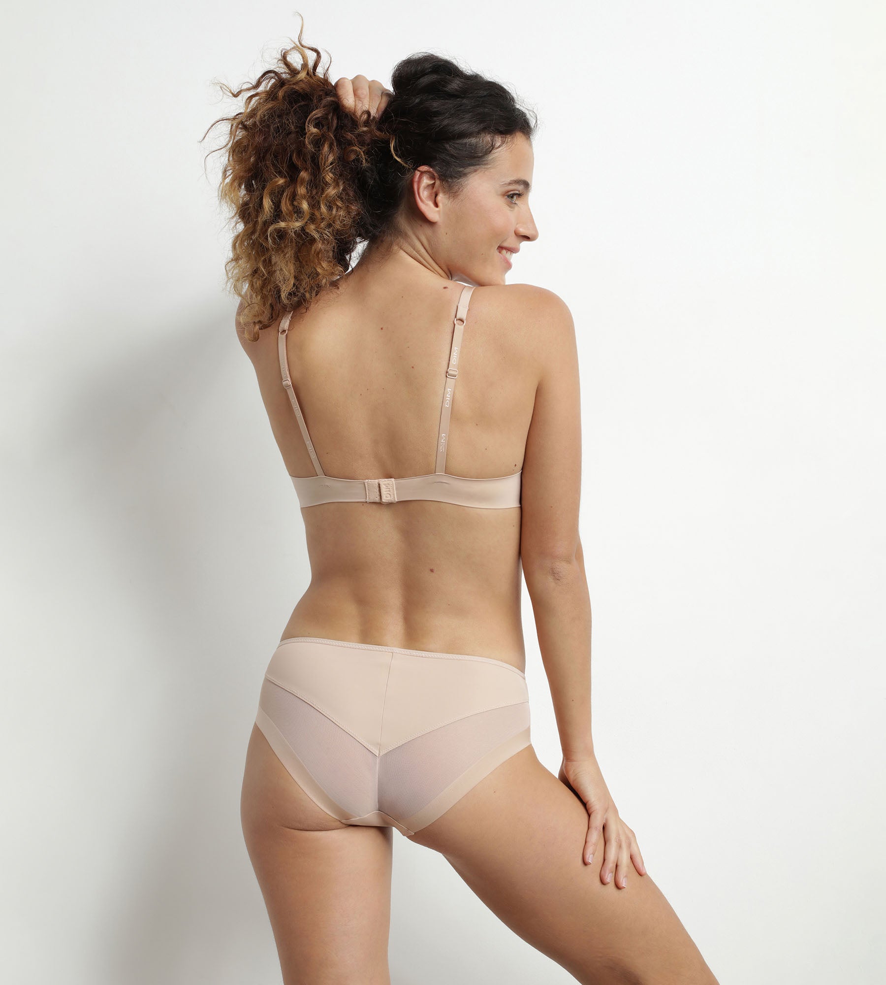 DIM Dim InvisiFree nude wireless push-up bra