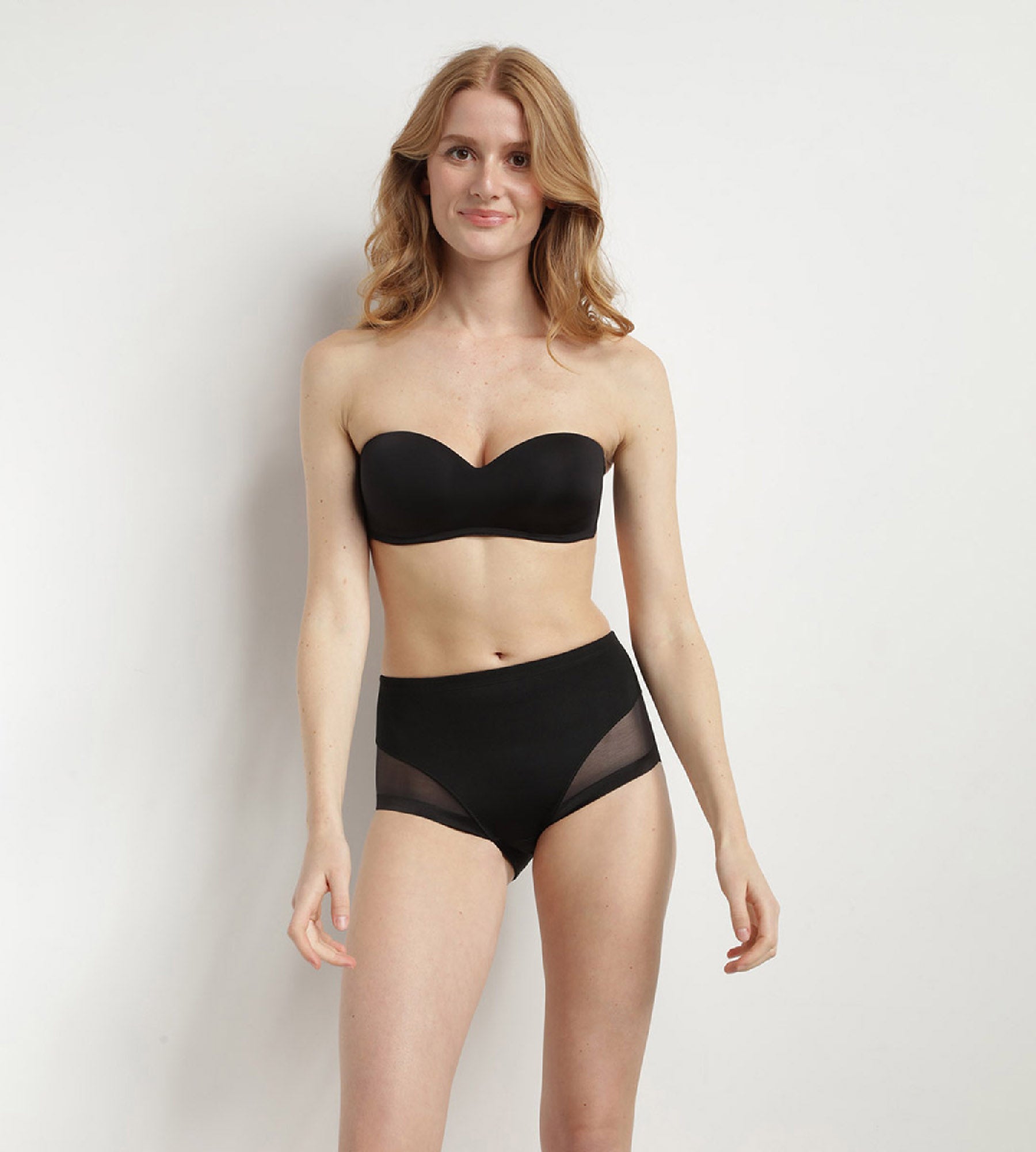 DIM Strapless Non-Wired Black InvisiFree Bra