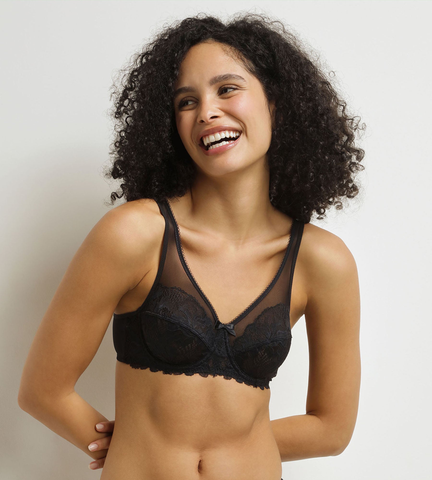 DIM Black lace full cup bra Generous Essentiel