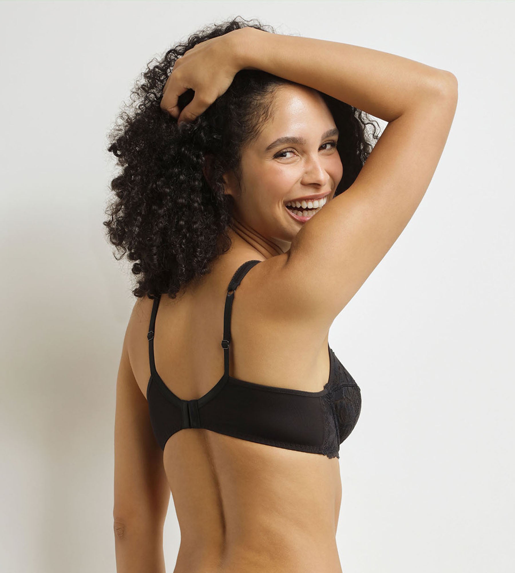 DIM Black lace full cup bra Generous Essentiel