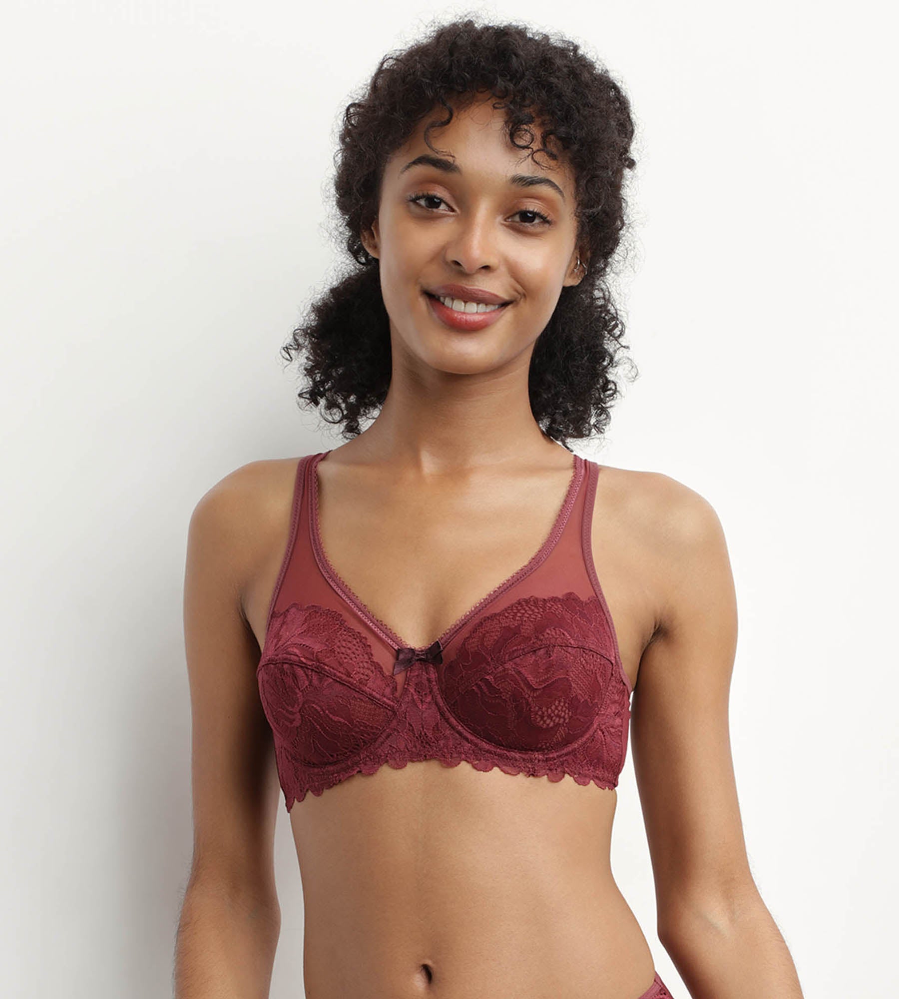 DIM Dark Ruby lace full cup bra Generous Essentiel