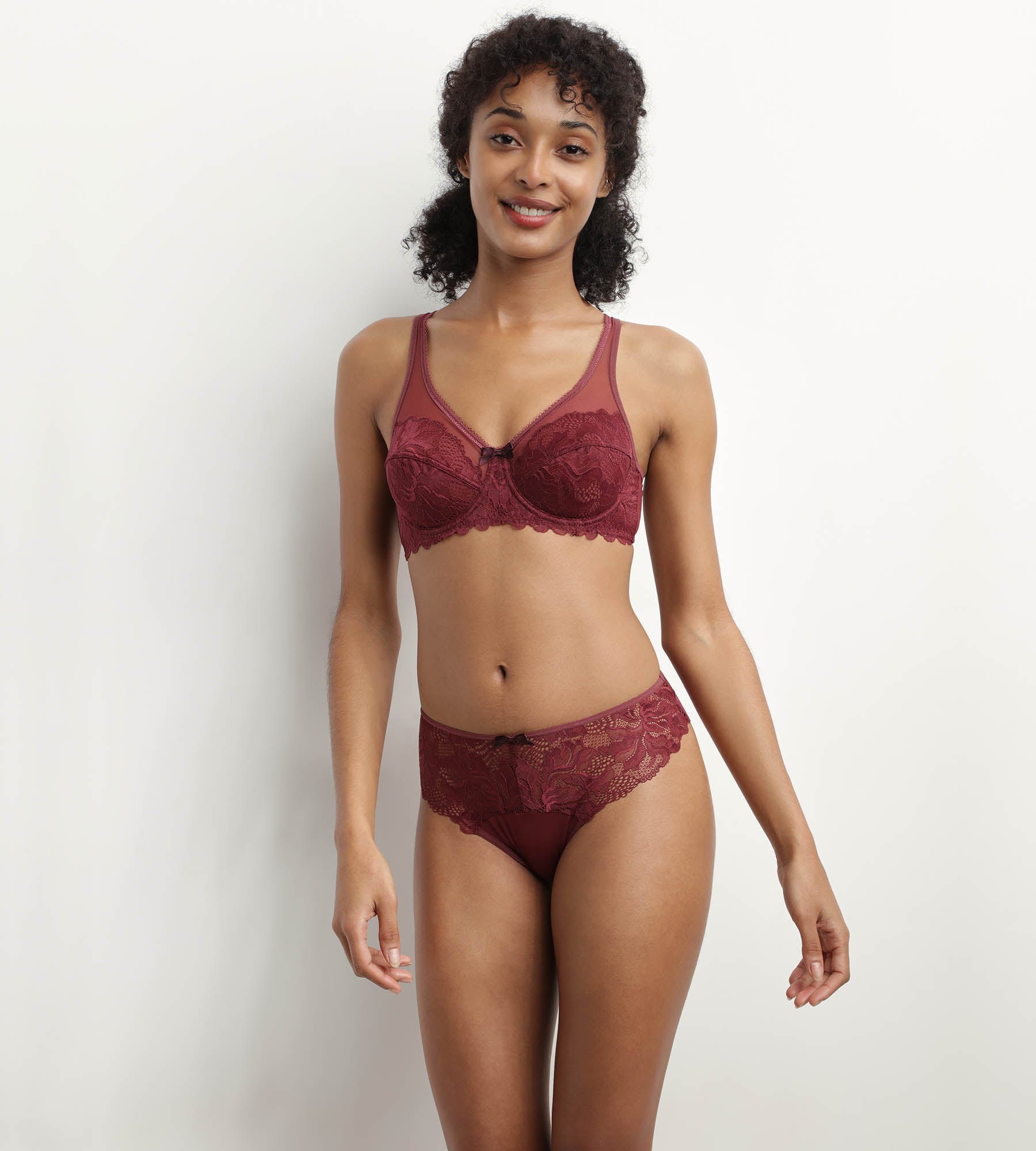 DIM Dark Ruby lace full cup bra Generous Essentiel