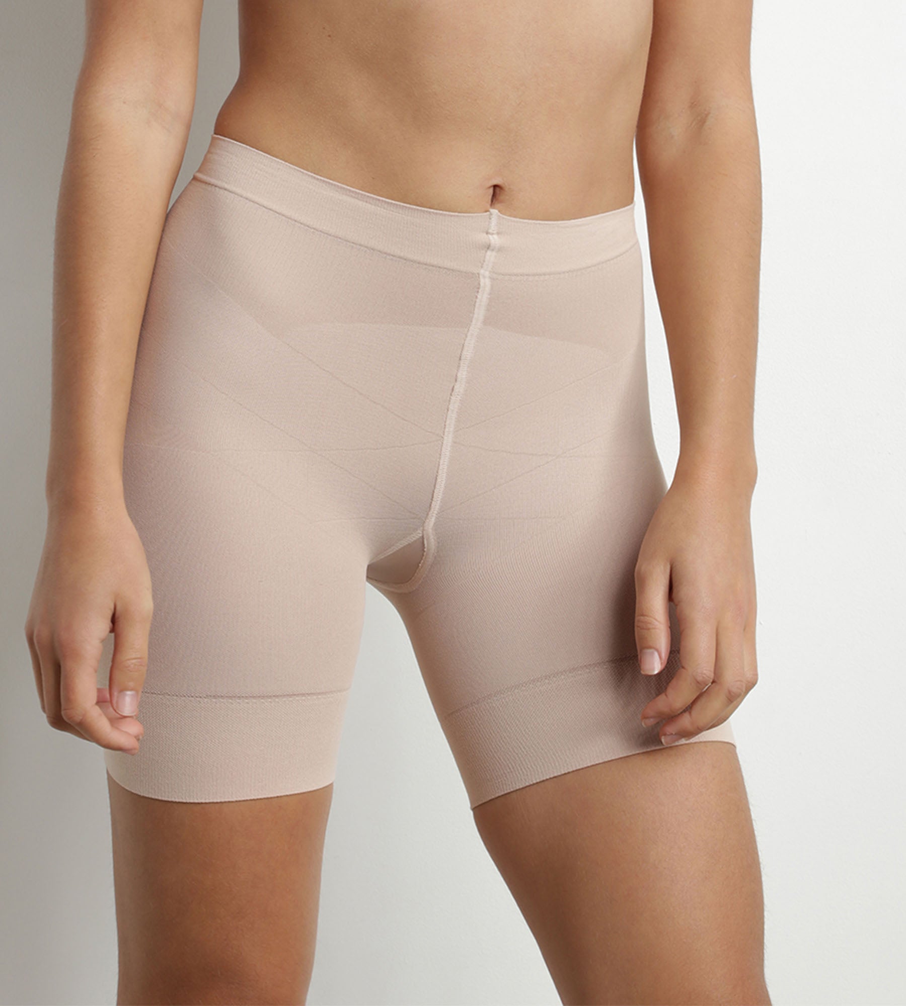 DIM New Skin Women's Action Slimming Long Shorts