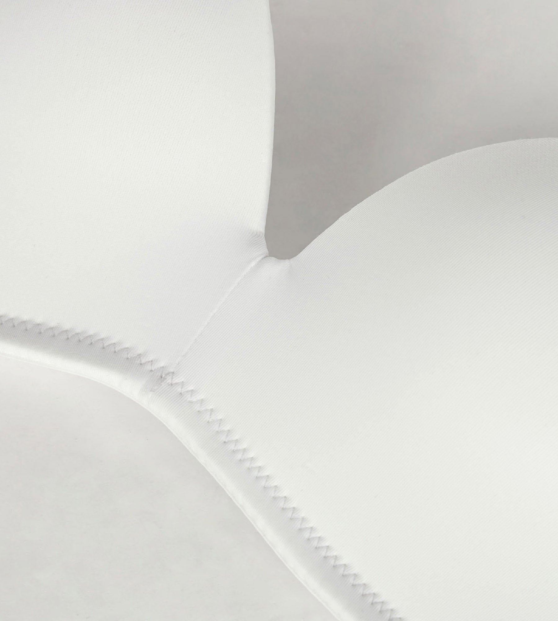 DIM White triangle bra with cups for girls Dim Invisible