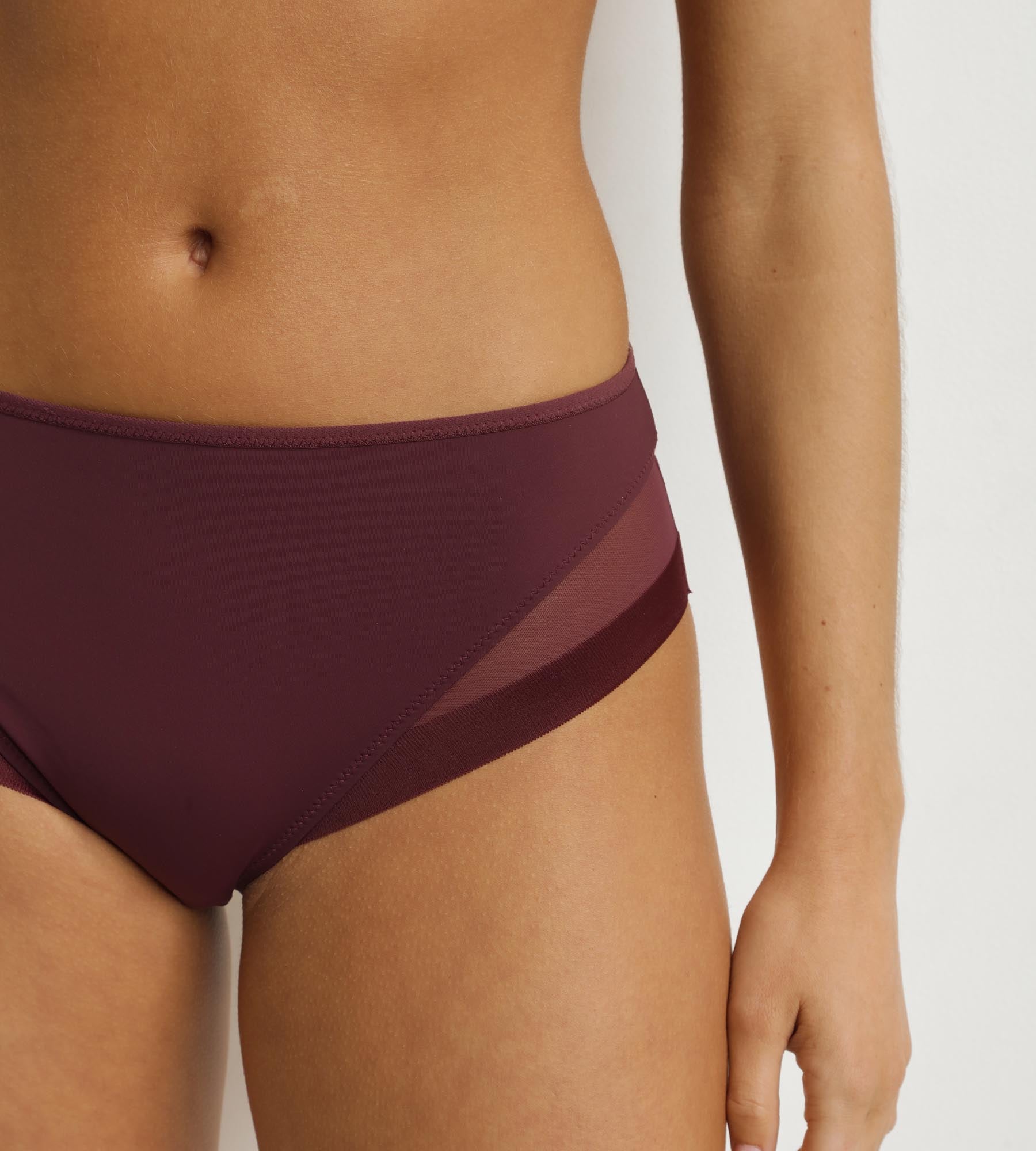 DIM Women's semi-sheer Fig panties Dim Generous