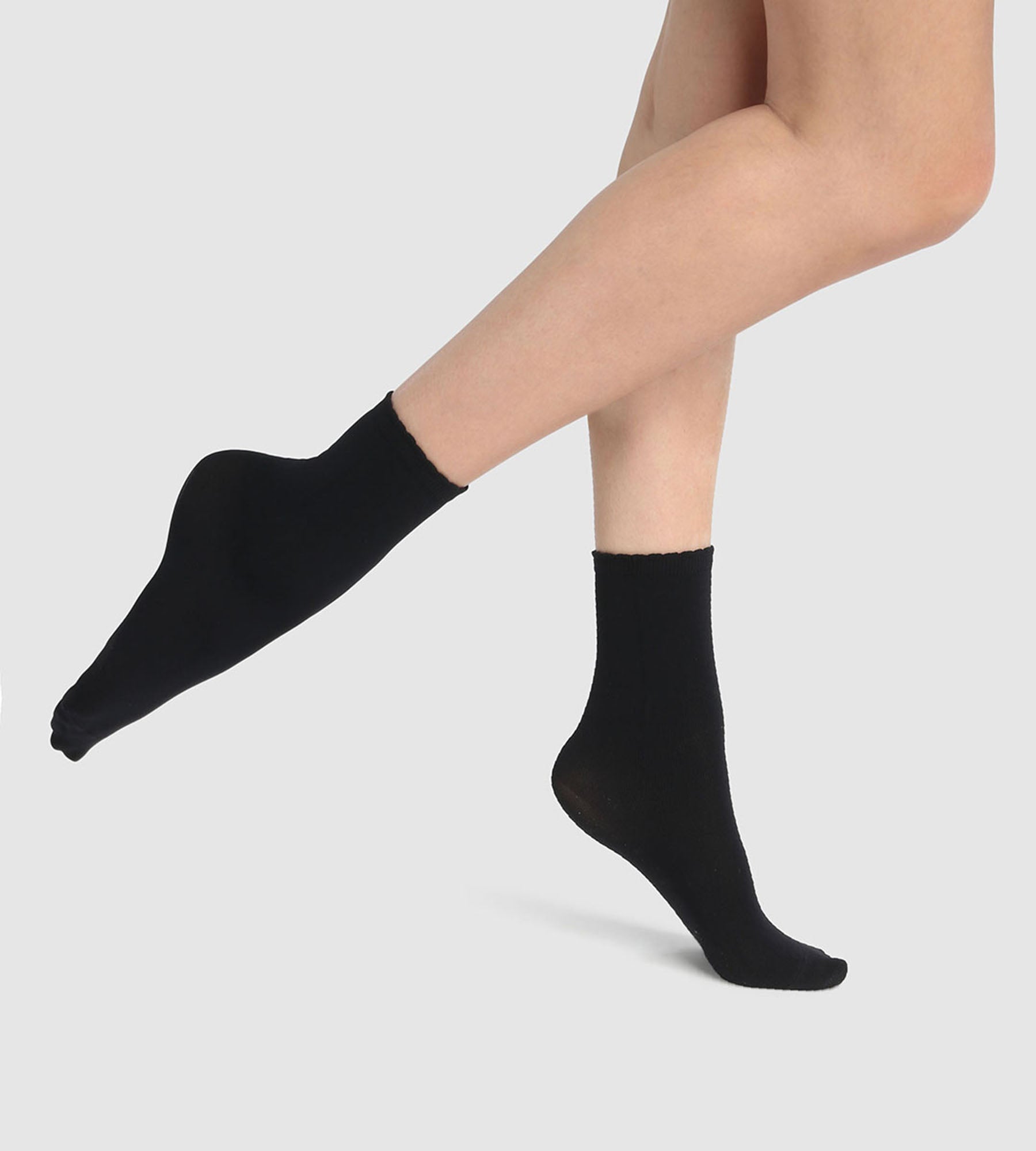 DIM Opaque Sensational 70D opaque black microfibre ankle socks