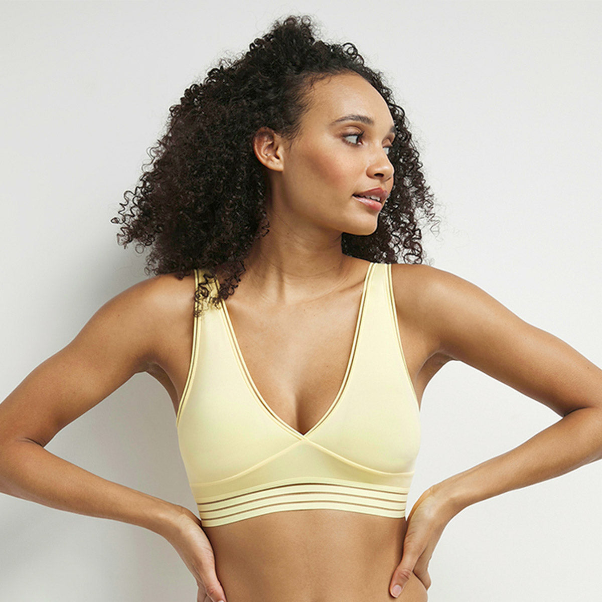 DIM Non-wired triangle bra in microfibre Yellow Oh My Dim's