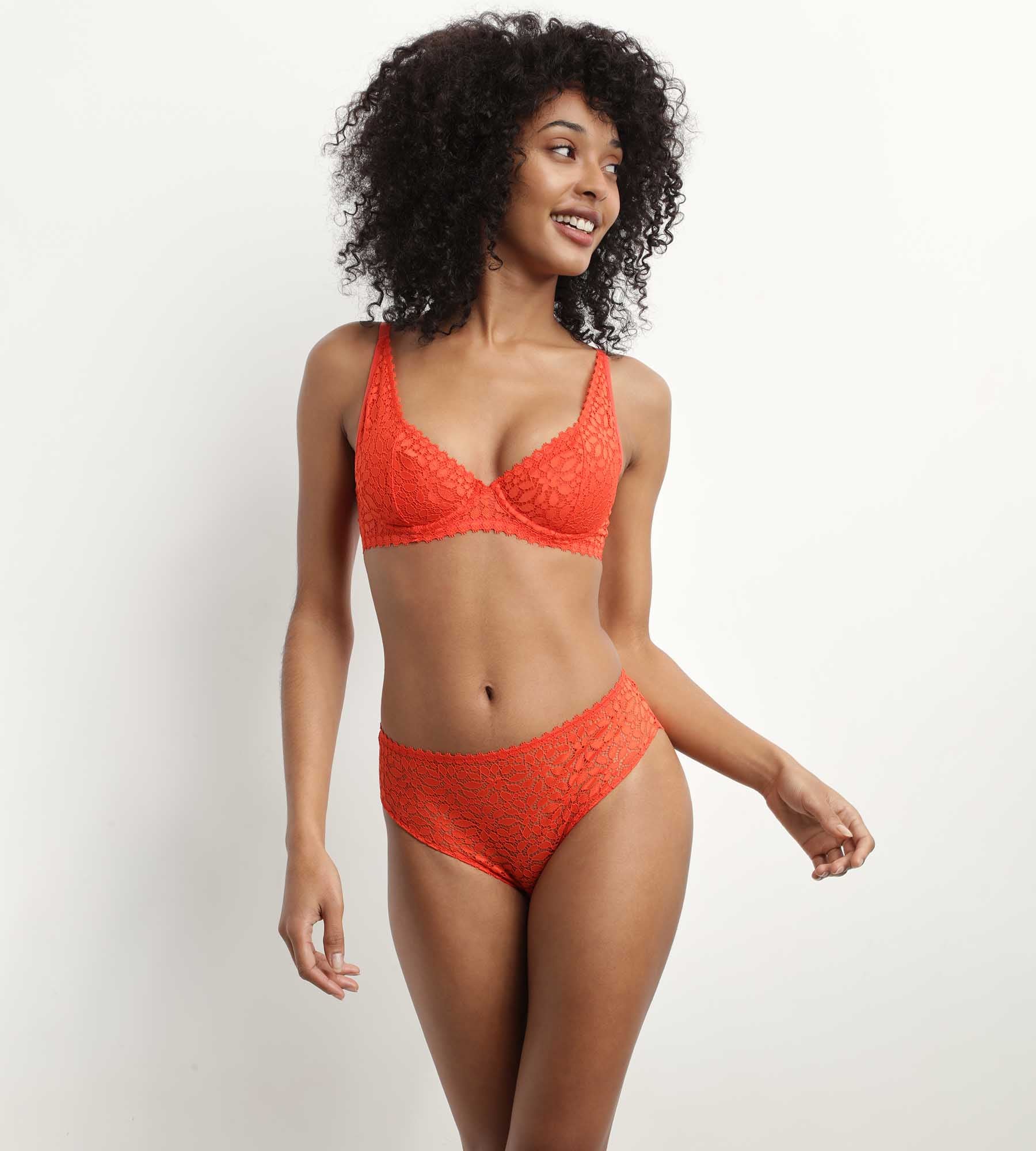 DIM Openwork lace knickers with floral patterns in flame-red Daily Dentelle