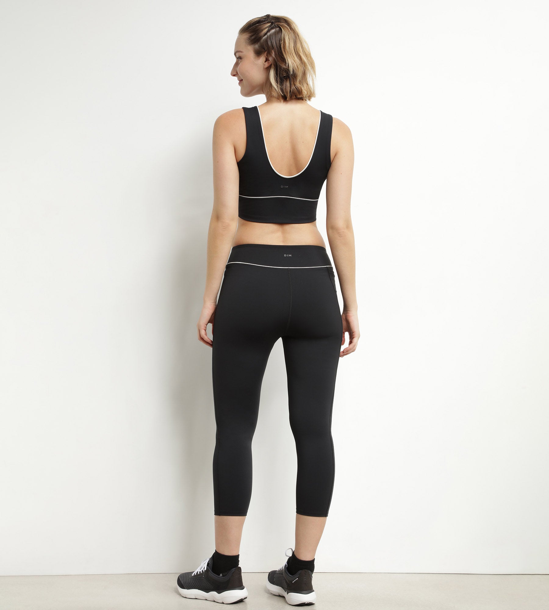 DIM Long bra in black sculpting microfibre Dim Move
