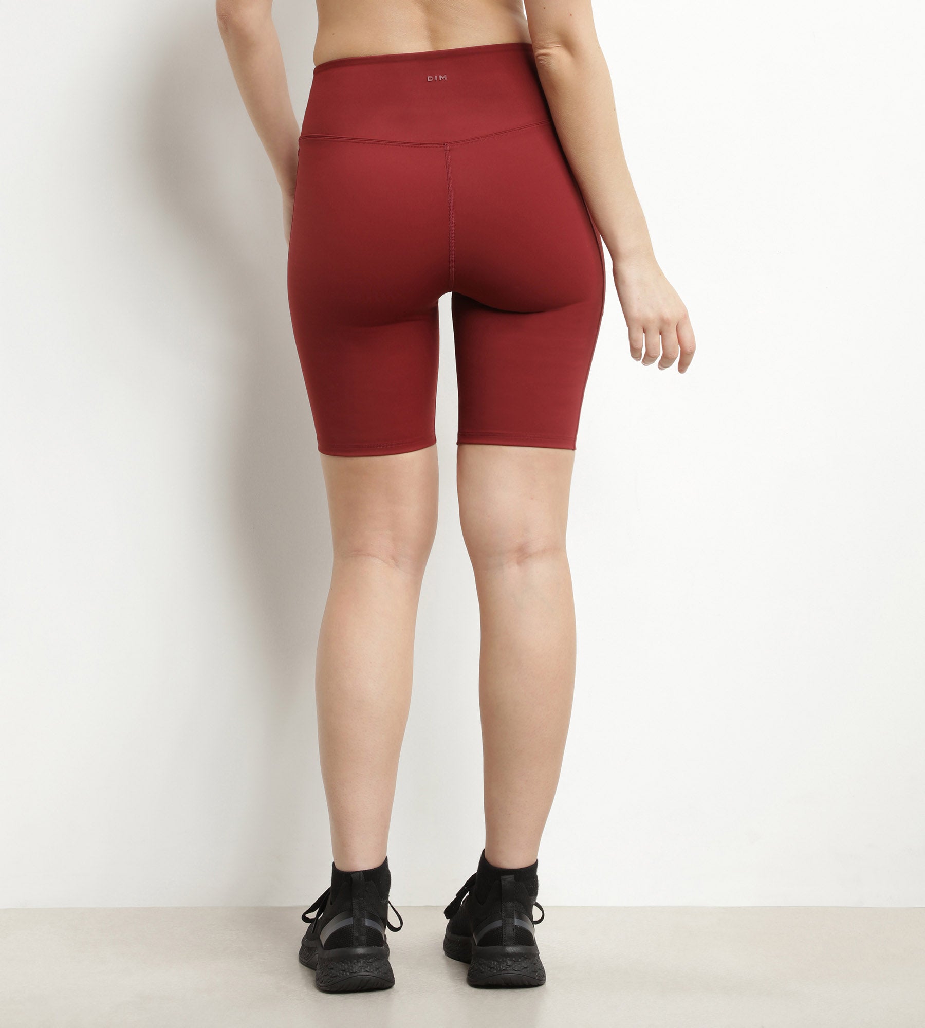 DIM Women's sports cyclist in sculpting microfibre burgundy Dim Move