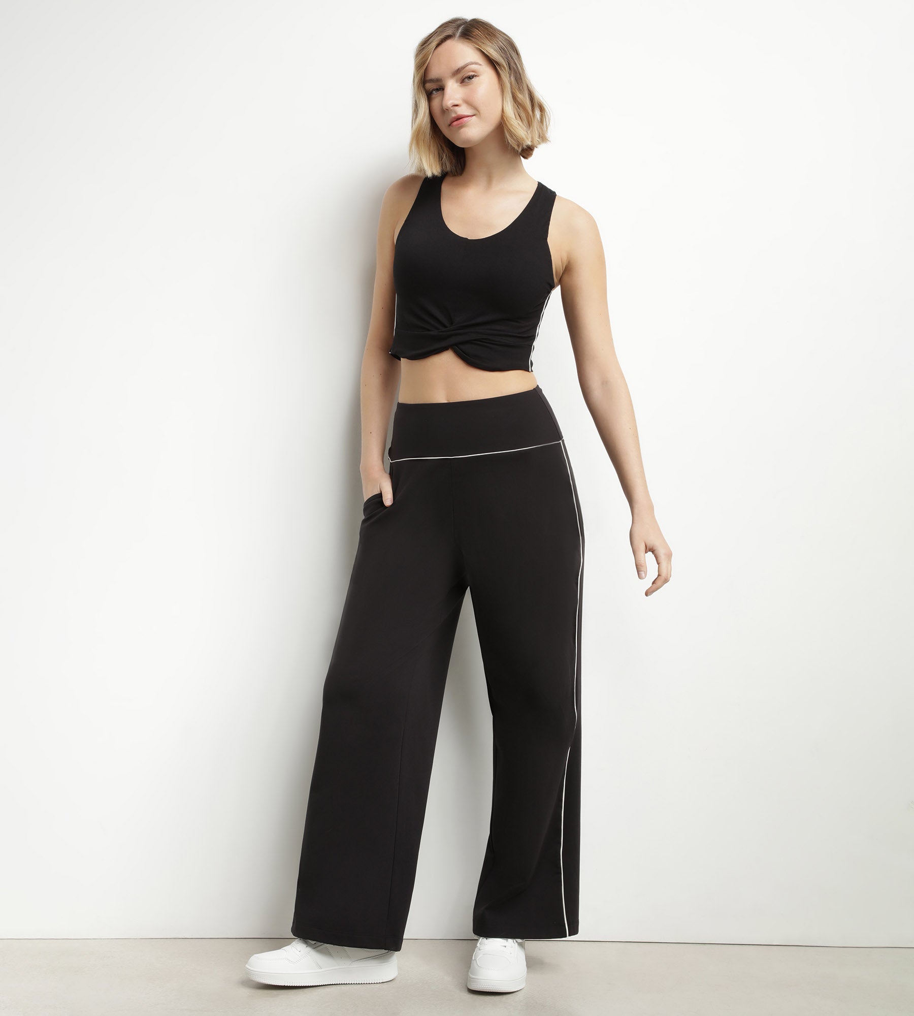 DIM Women's sports tank top in black viscose with bra Dim Move