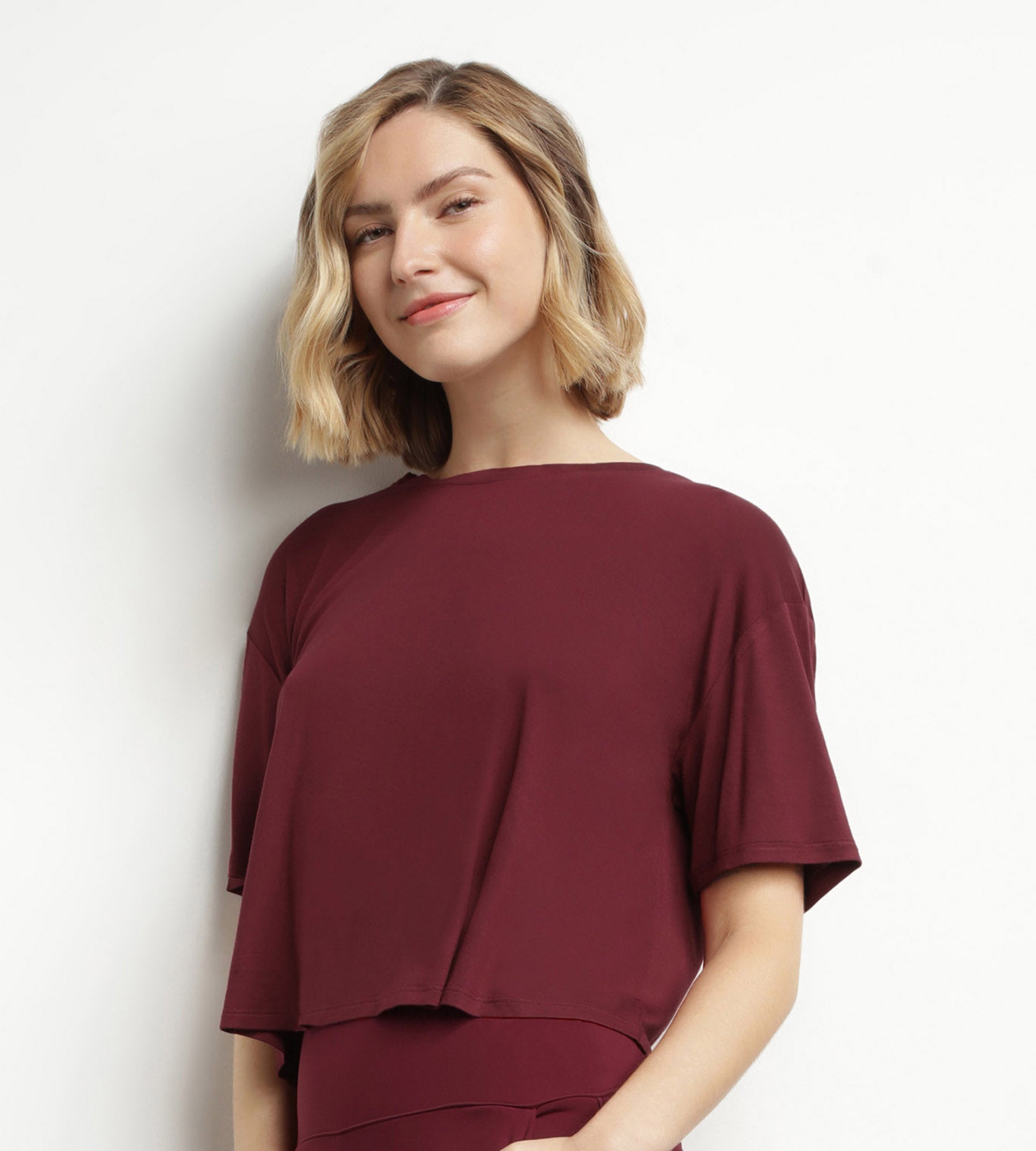 DIM Women's sports T-shirt in burgundy viscose with open back Dim Move