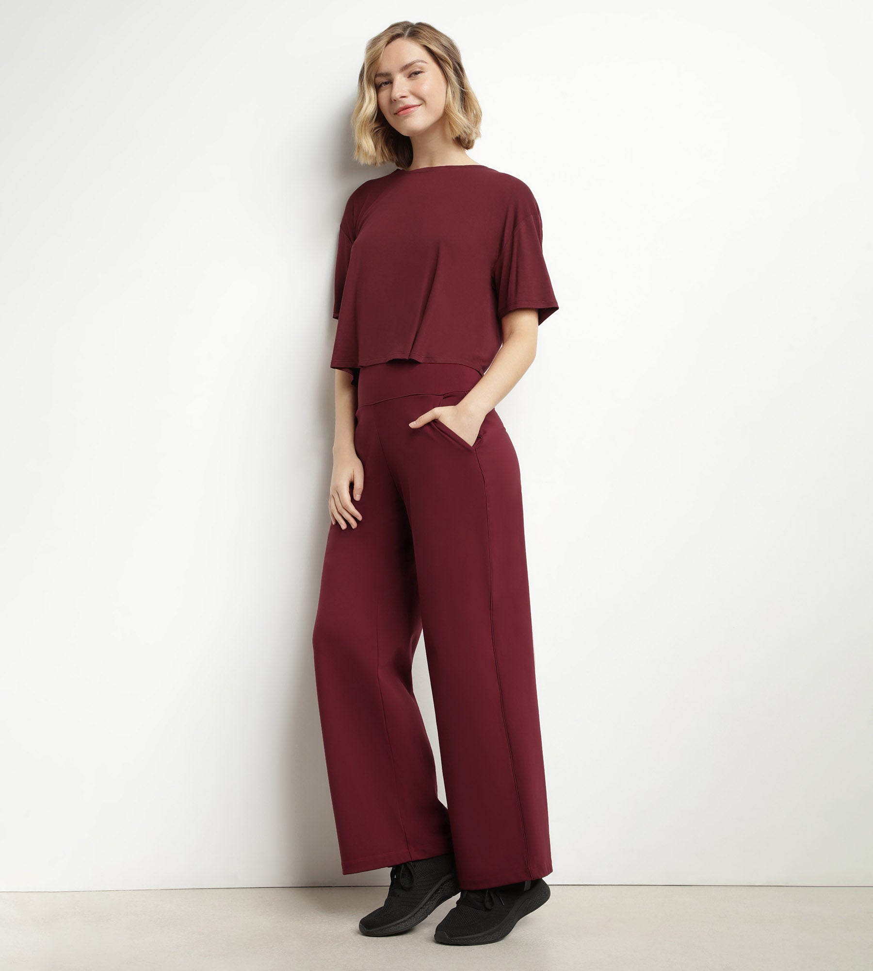 DIM Women's sports T-shirt in burgundy viscose with open back Dim Move