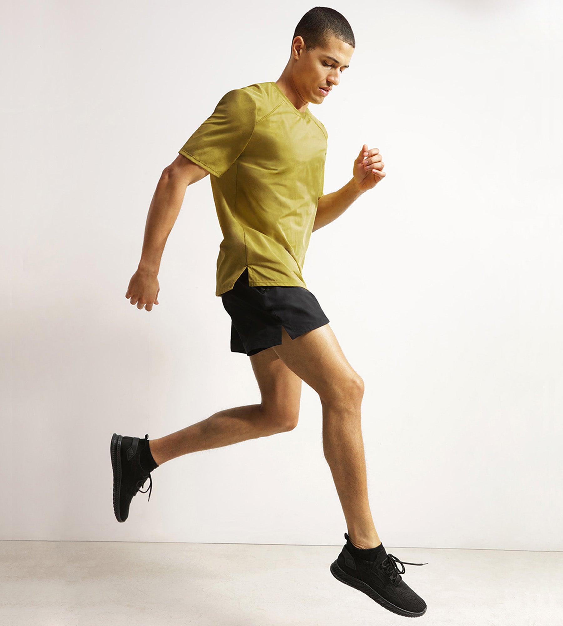 DIM Men's sports T-shirt in breathable Olive Dim Move fabric
