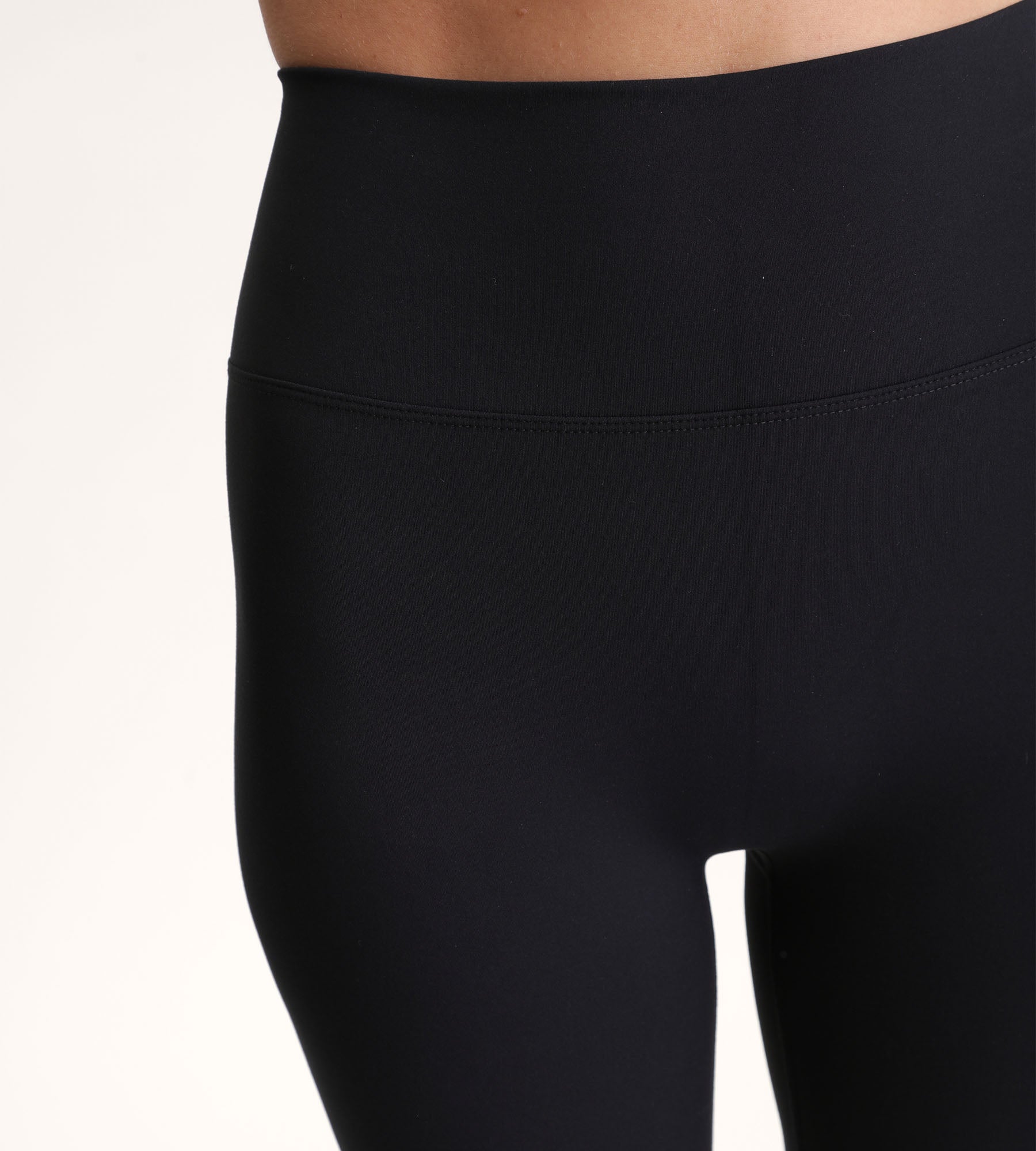 DIM Women's Ultra-Soft Black Legging Relax & Go
