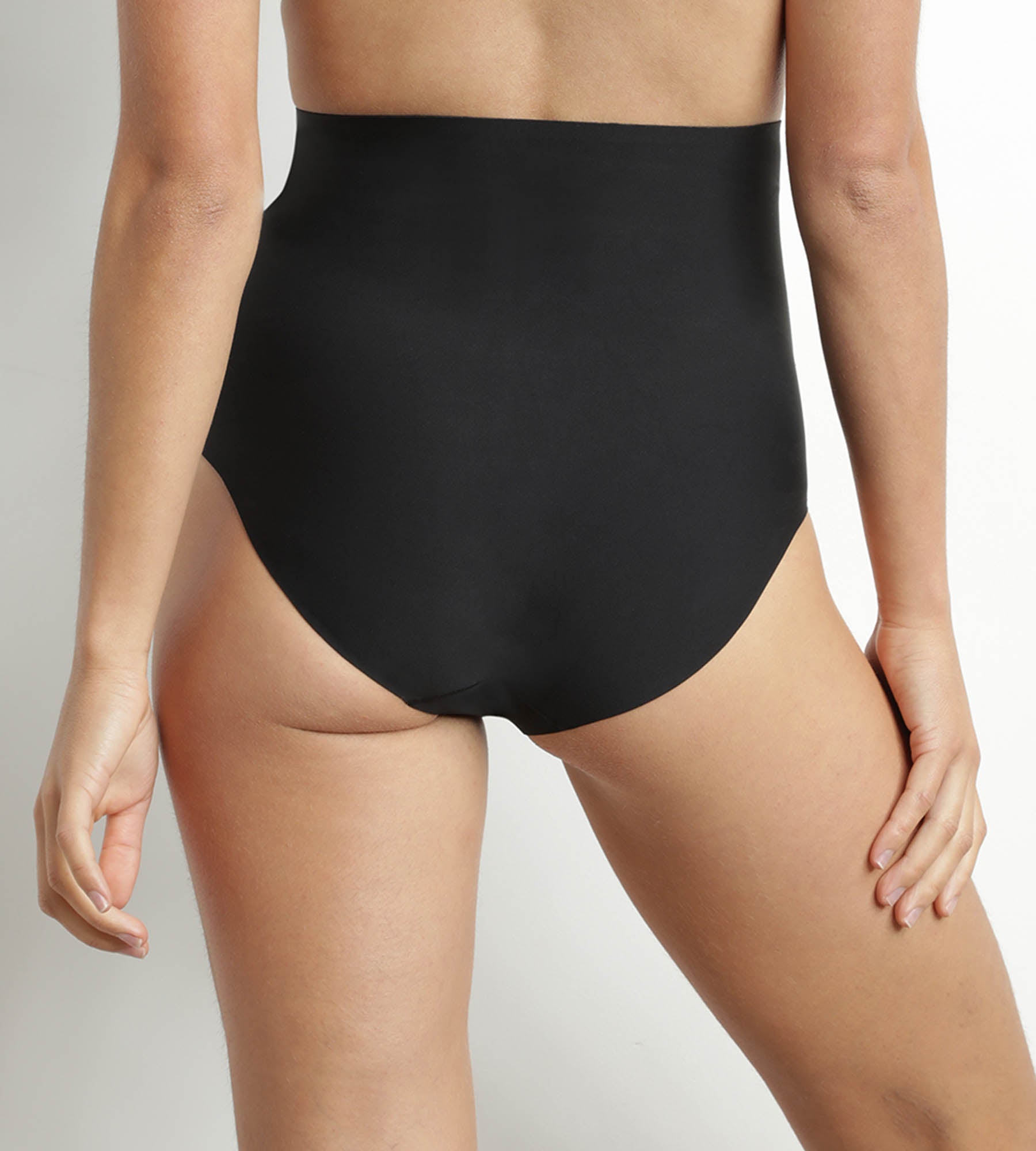 DIM Seamless High-Waist Sculpting Effect Briefs for Women in Black – Dim Silhouette Invisible