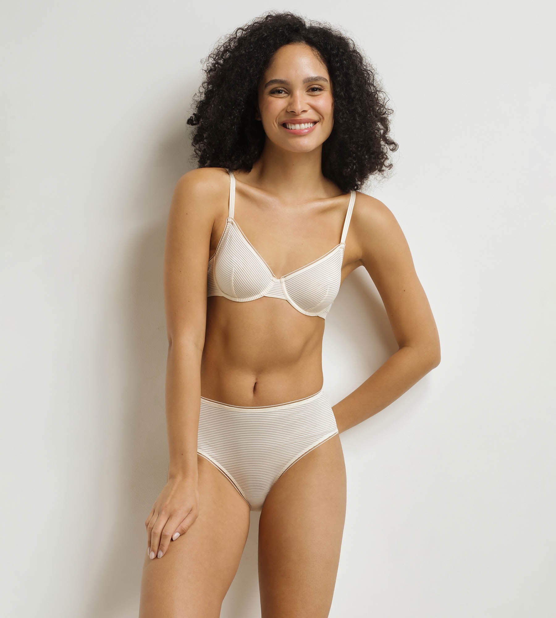 DIM Beige corbeille bra Dim x Inès de La Fressange