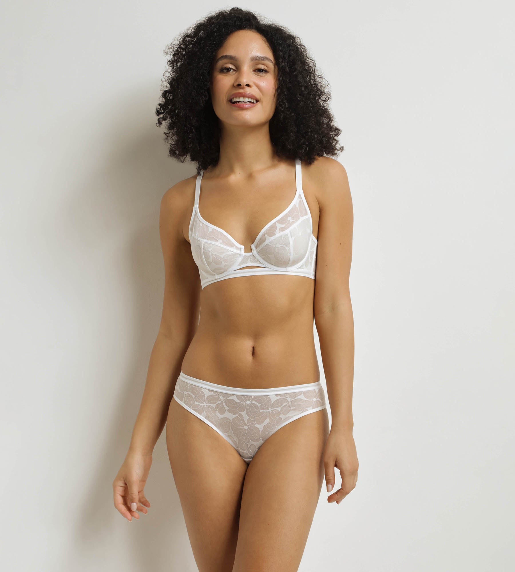 DIM White floral knickers Dim Bloom