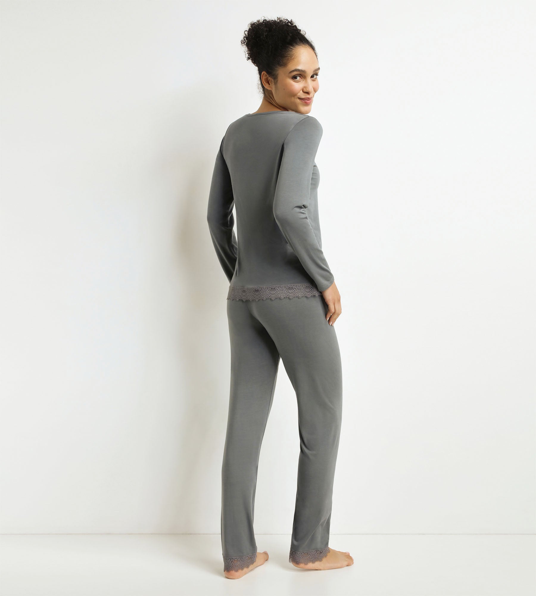 DIM Women's pyjama trousers Grey with lace Don't Disturb