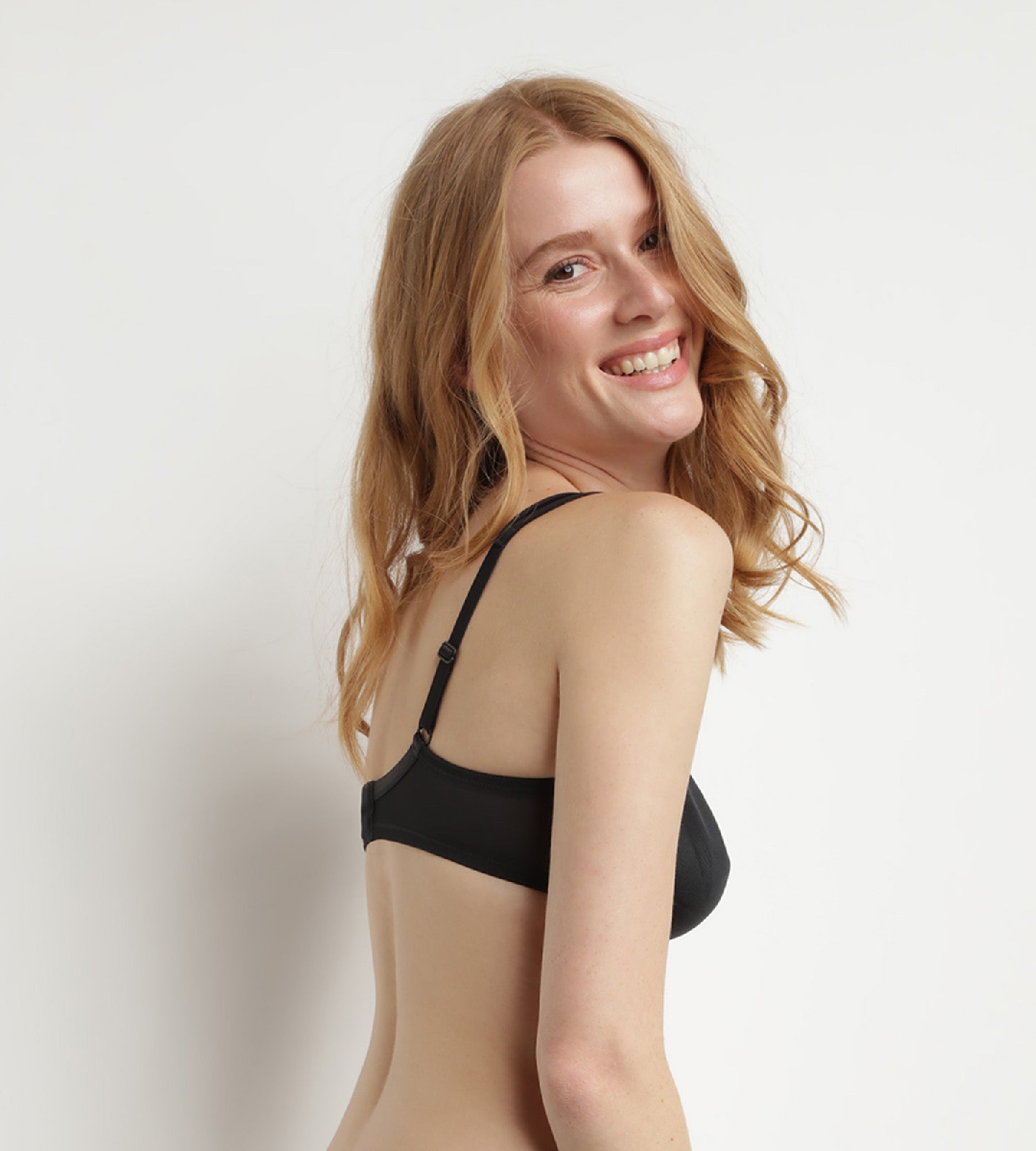 DIM Generous Dim underwire Minimizer Bra black