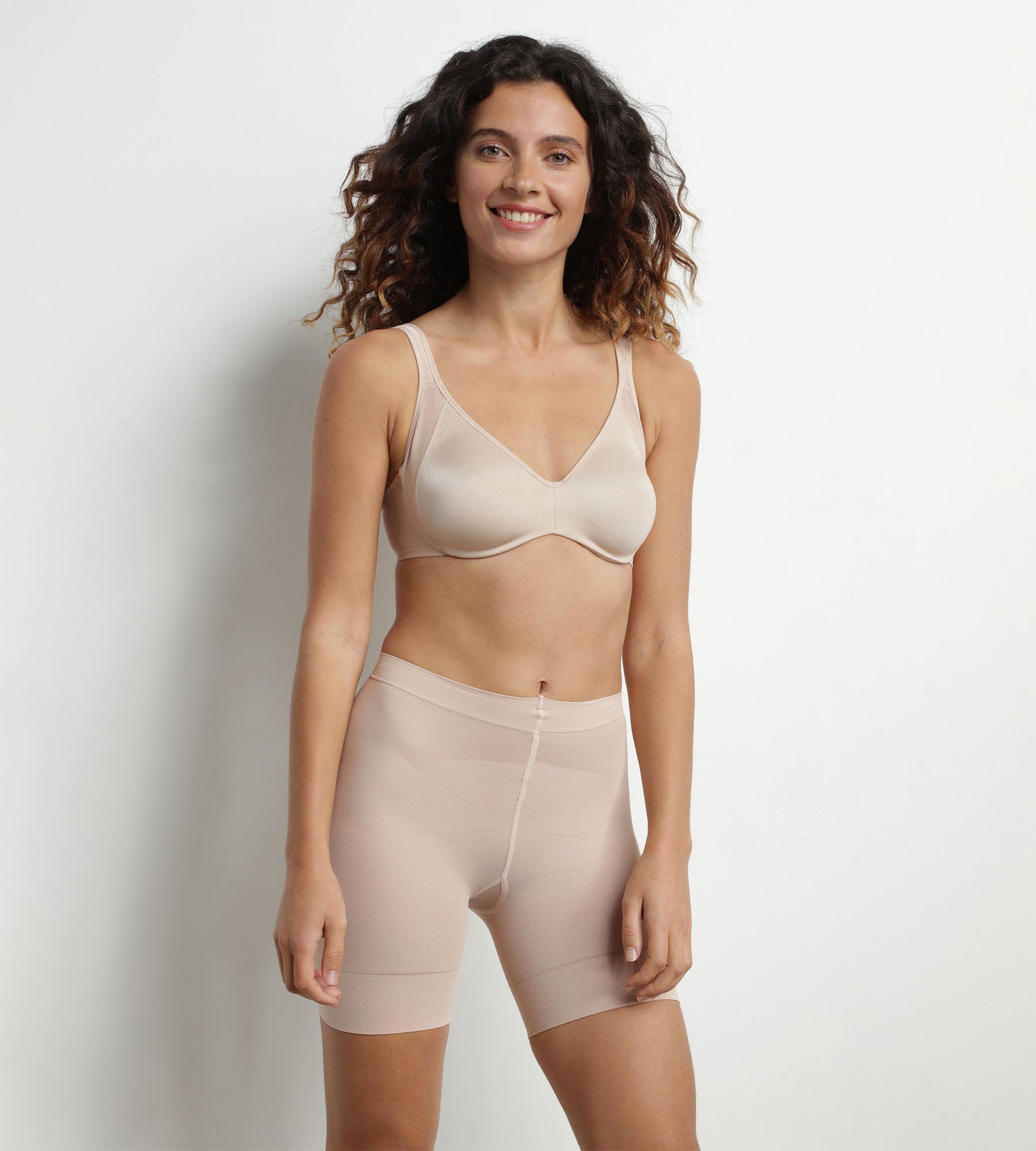 DIM Generous Minimizer bra in barely beige