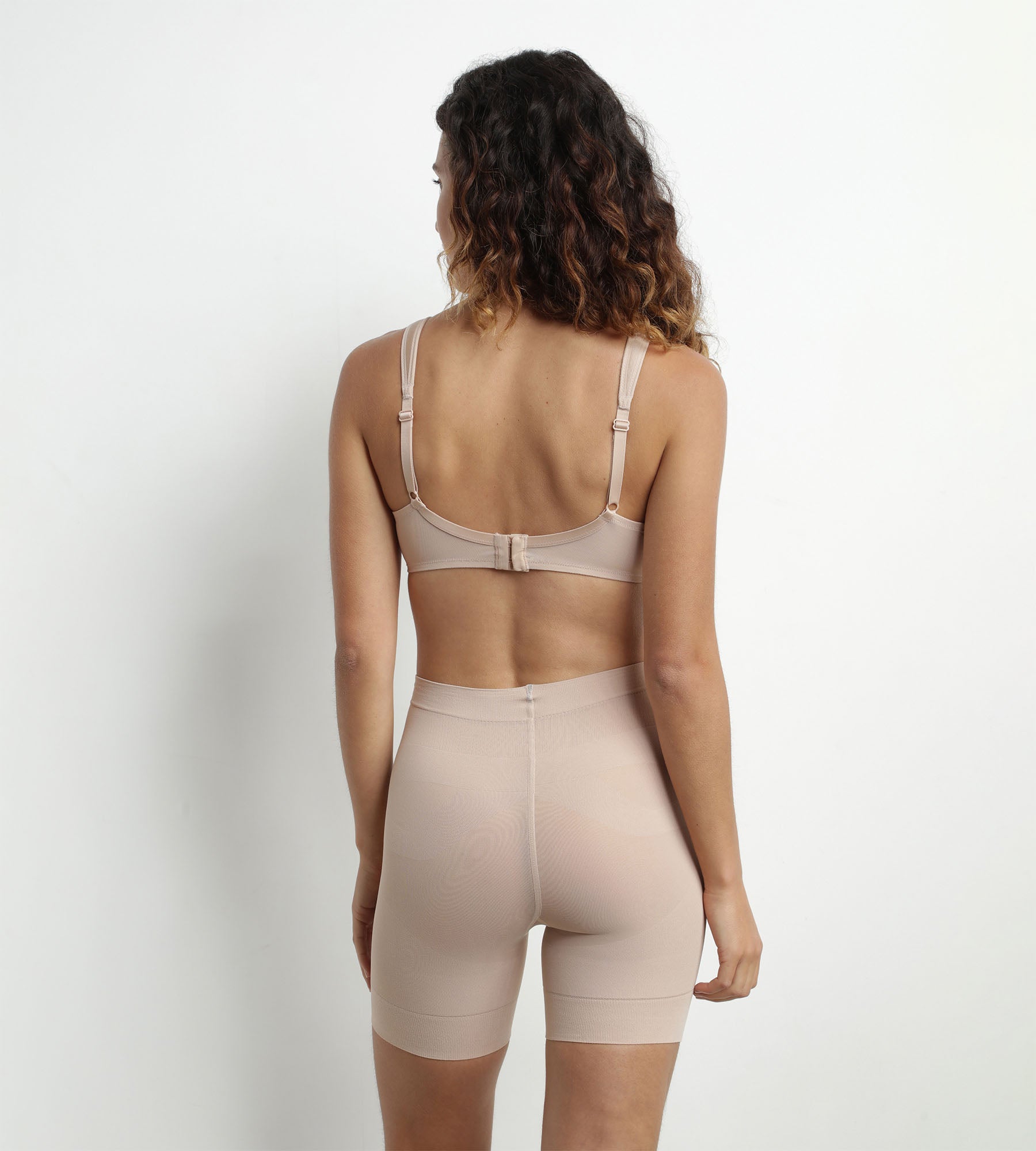 DIM Generous Minimizer bra in barely beige