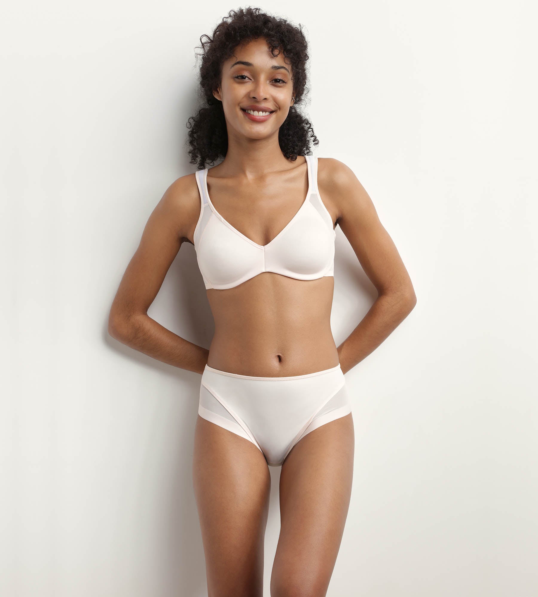 DIM Wireless minimizer bra in Pink Generous Dim