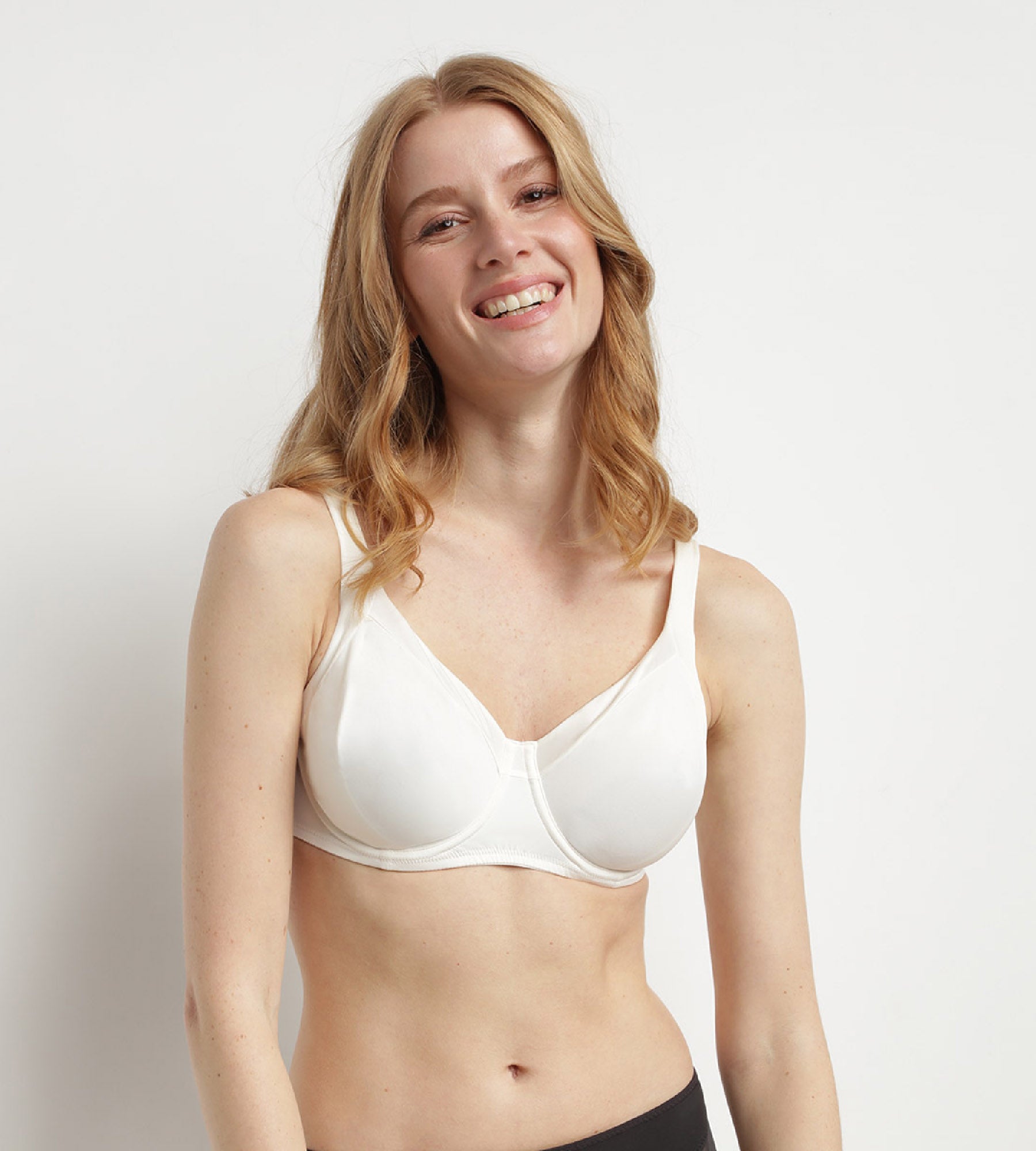 DIM Generous Invisible Dim underwire push-up bra with mother-of-pearl