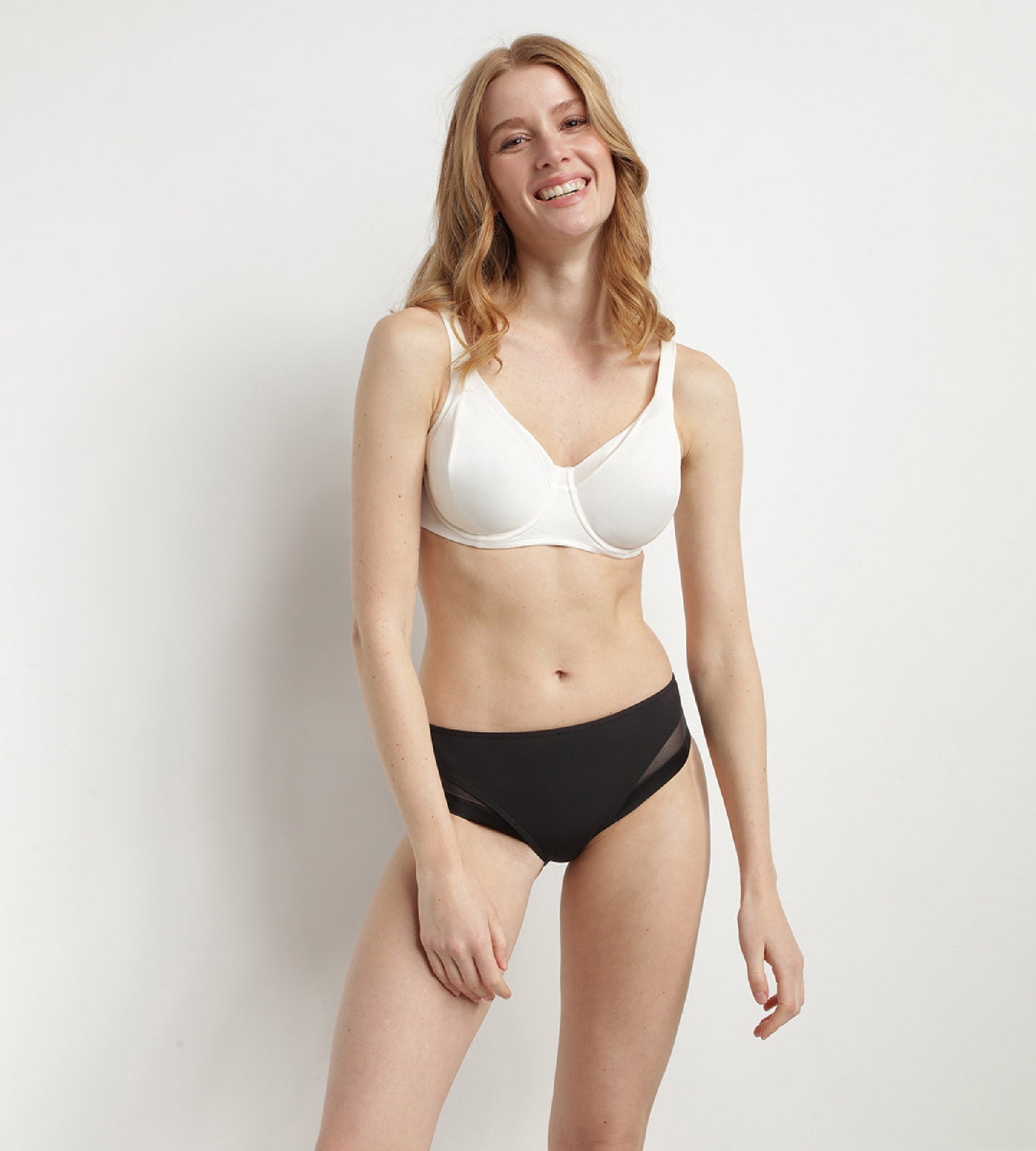 DIM Generous Invisible Dim underwire push-up bra with mother-of-pearl