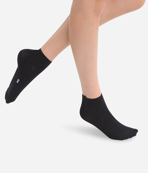 DIM Pack of 2 pairs of women’s second skin ankle socks in black