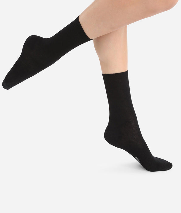 DIM Plain black socks in soft wool for women