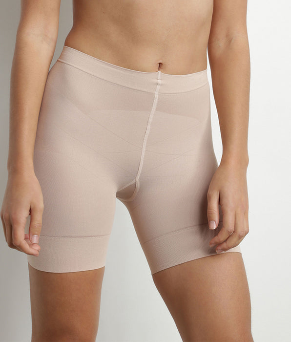 DIM New Skin Women's Action Slimming Long Shorts