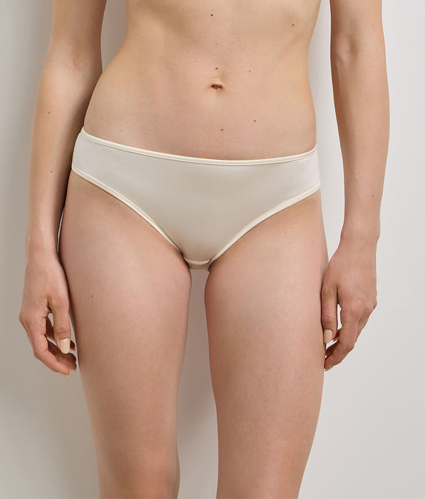 DIM Ivory briefs Dim x Ines de la Fressange