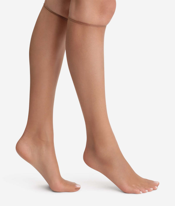 DIM Teint de Soleil 17 natural look bronzer knee highs in terracotta