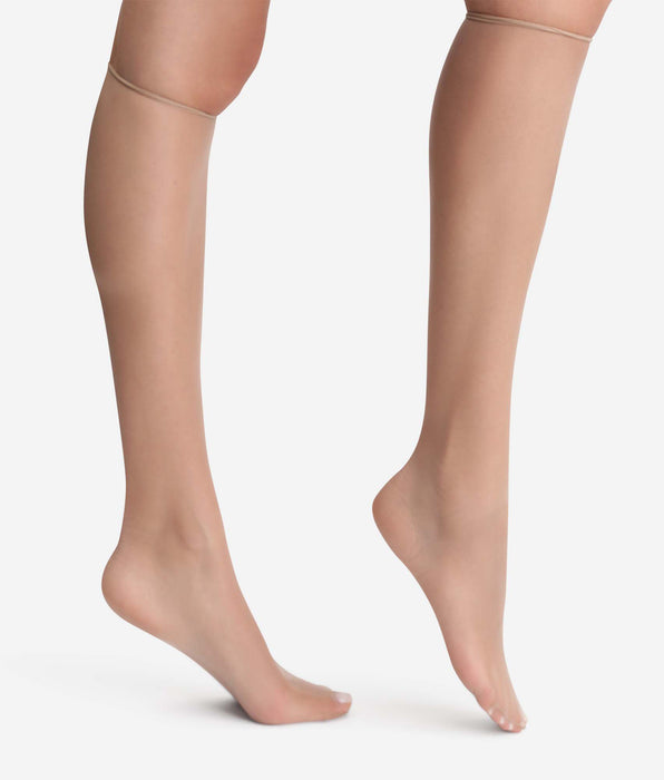 DIM Teint de Soleil 17 natural look bronzer knee highs in fair