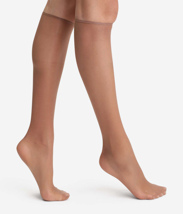 DIM Pack of 2 Sublim Voile Brillant 15 sheer knee highs with a satin sheen in gazelle